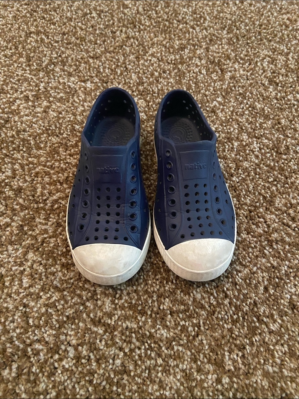 Native Kids Water Shoes slip-on in navy with white toe